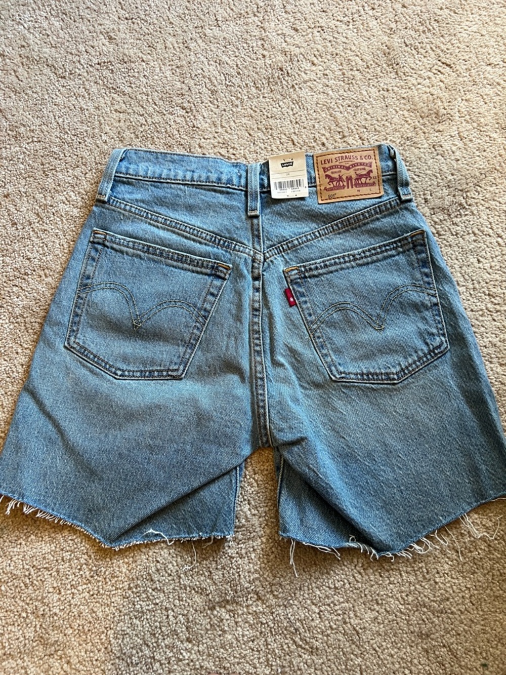 🔥Levi's 501 Women's Light Blue Denim Cutoff Shorts new - Picture 4 of 5